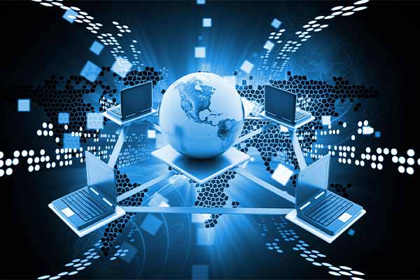 مهندسی کامپیوتر شاخهای از مهندسی است که با طراحی، توسعه و نگهداری سیستمهای کامپیوتری و نرمافزارها سروکار دارد