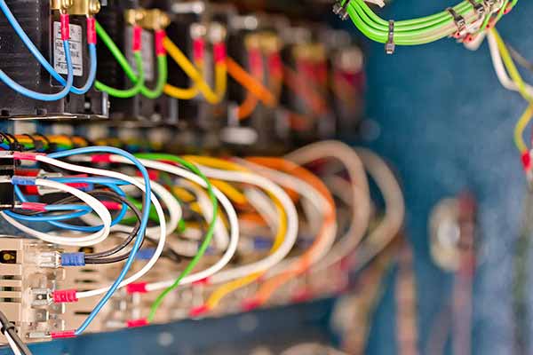 مهندسی برق
- قدرت و انرژی- الکترونیک-مخابرات ,...